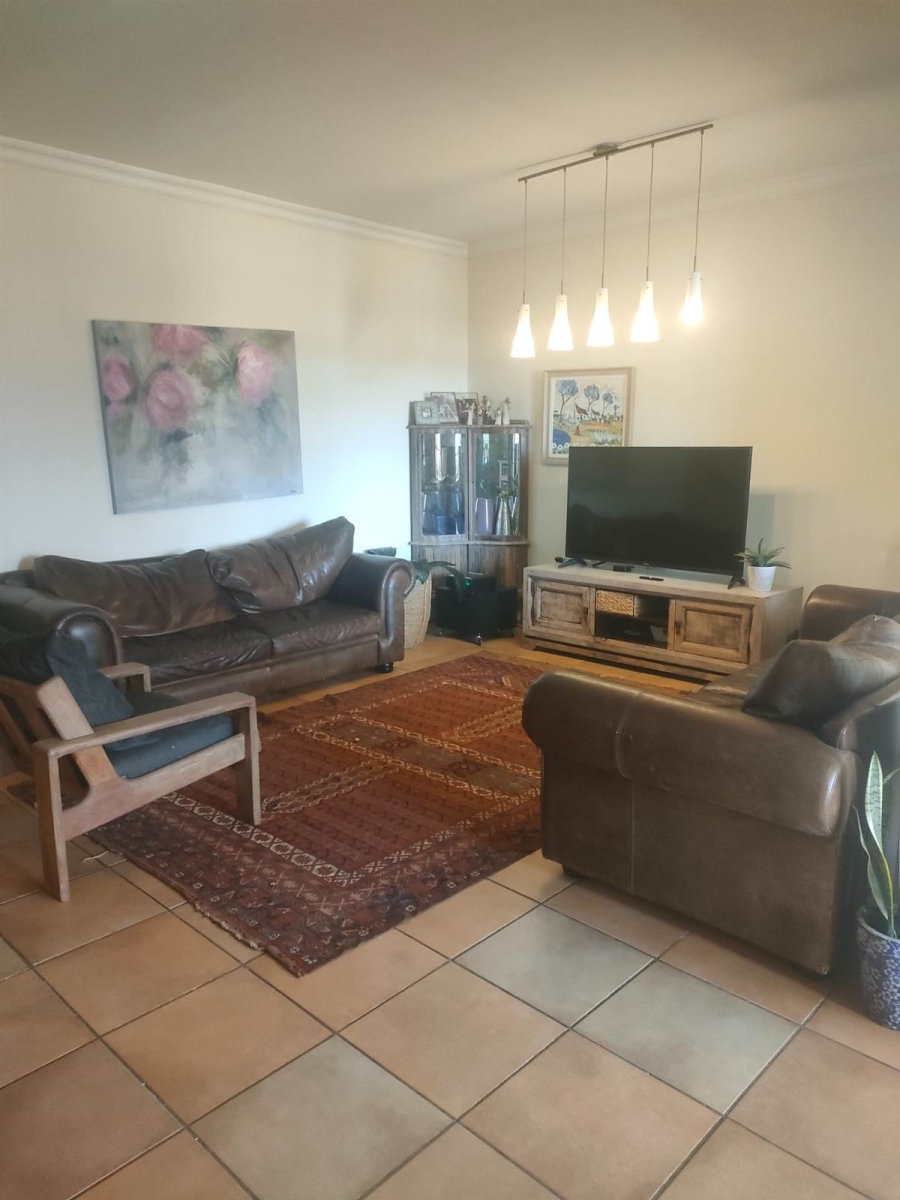 To Let 3 Bedroom Property for Rent in Meerhof North West